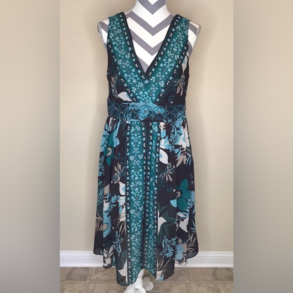 Sandra Darren V-neck Party Dress